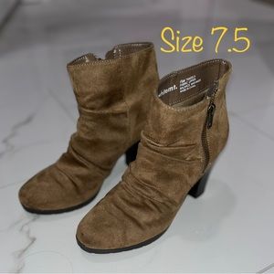 White Mt. Brown Boots for Women- Size 7.5M